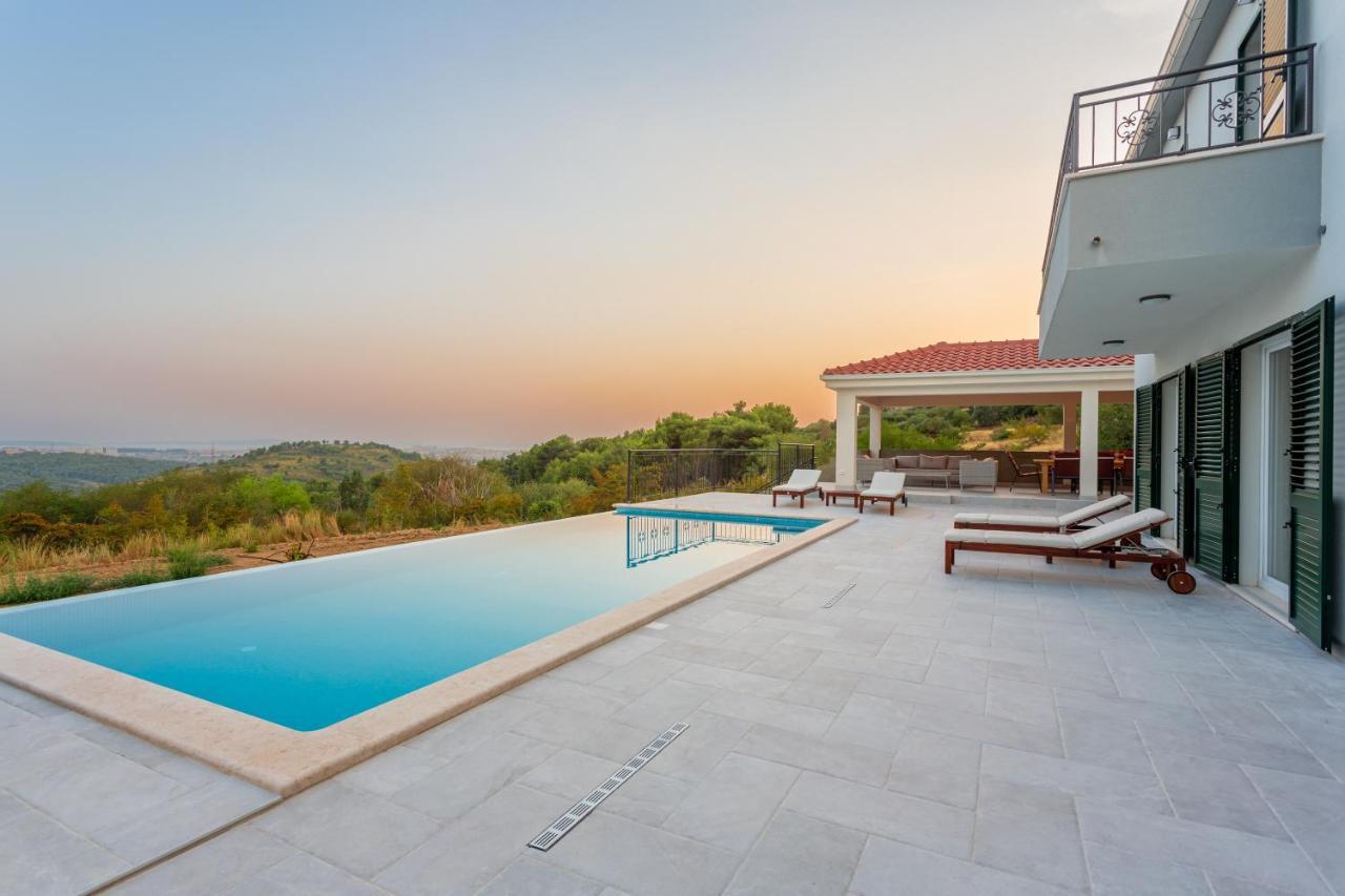Secluded House - Guaranteed Privacy - Heated Pool Villa Klis Exterior photo
