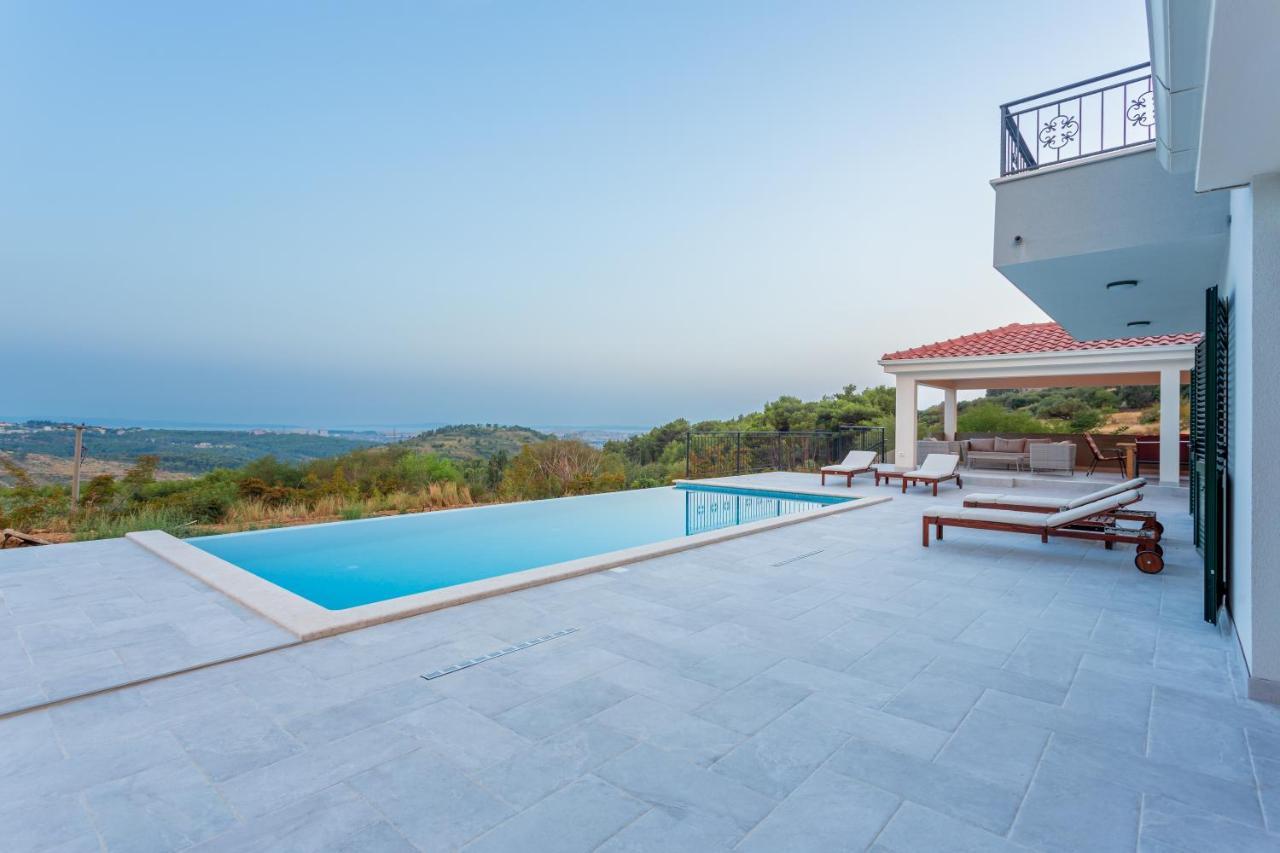 Secluded House - Guaranteed Privacy - Heated Pool Villa Klis Exterior photo