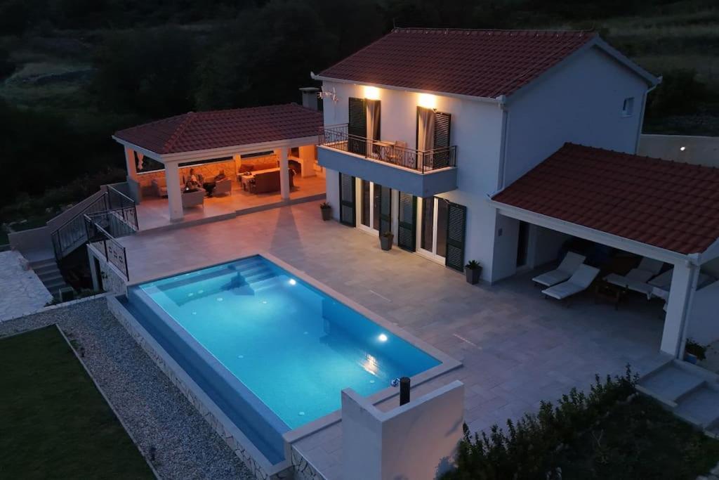 Secluded House - Guaranteed Privacy - Heated Pool Villa Klis Exterior photo